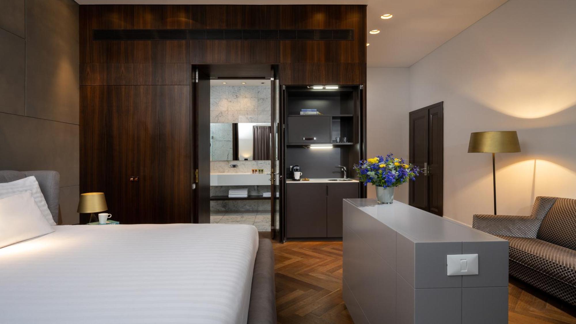 Hotel Indigo Tel Aviv - Diamond District By Ihg Giv'atayim Exterior foto A suite at the hotel