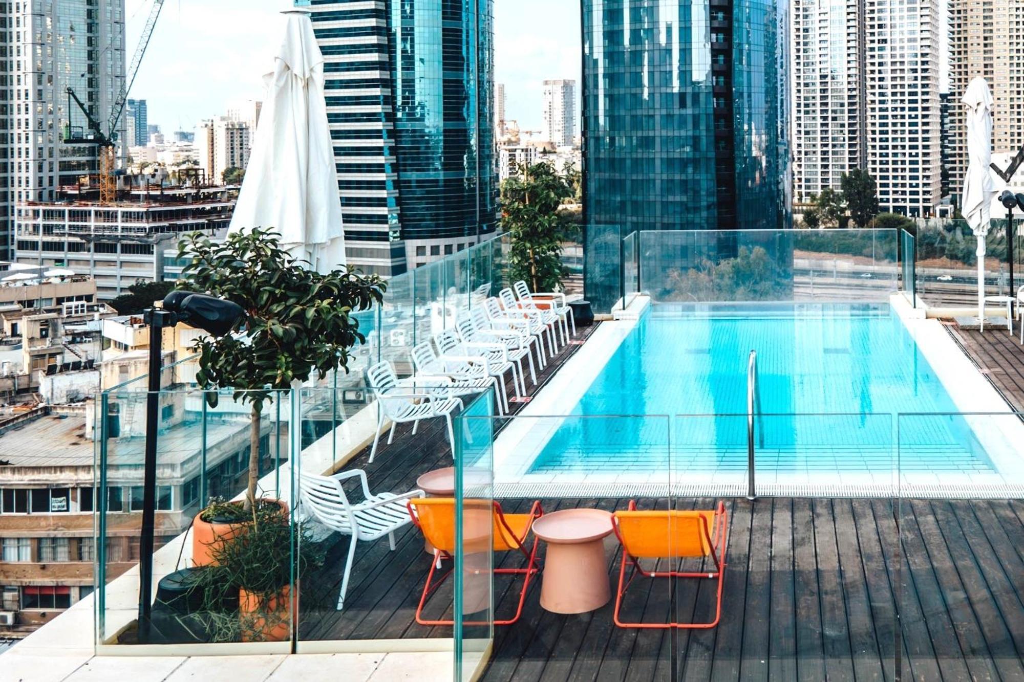 Hotel Indigo Tel Aviv - Diamond District By Ihg Giv'atayim Exterior foto The rooftop pool at the Hotel
